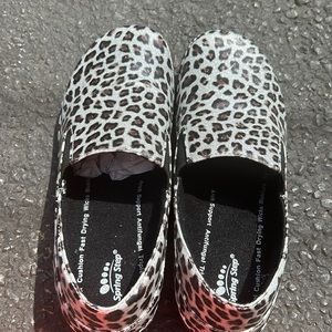 Spring Step Brand New Silver Leopard 9 1/2